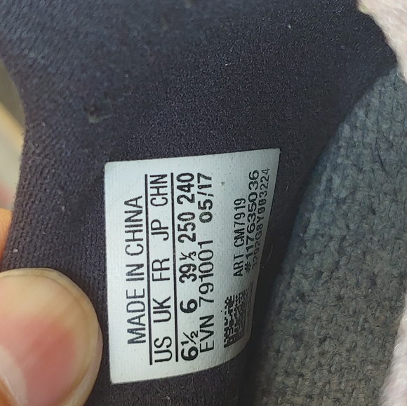 Adidas SWIFT RUN SHOES - Picture 3 of 3